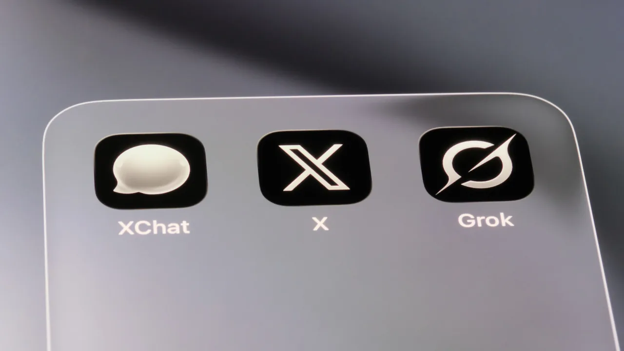 Close-up of a screen with three black app icons labeled XChat, X and Grok inside a rounded rectangular panel.