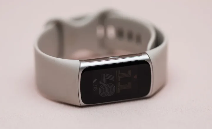 Source image accompanying: Google teases its new 'Fitbit Edge' wearable ahead of an October 12 reveal